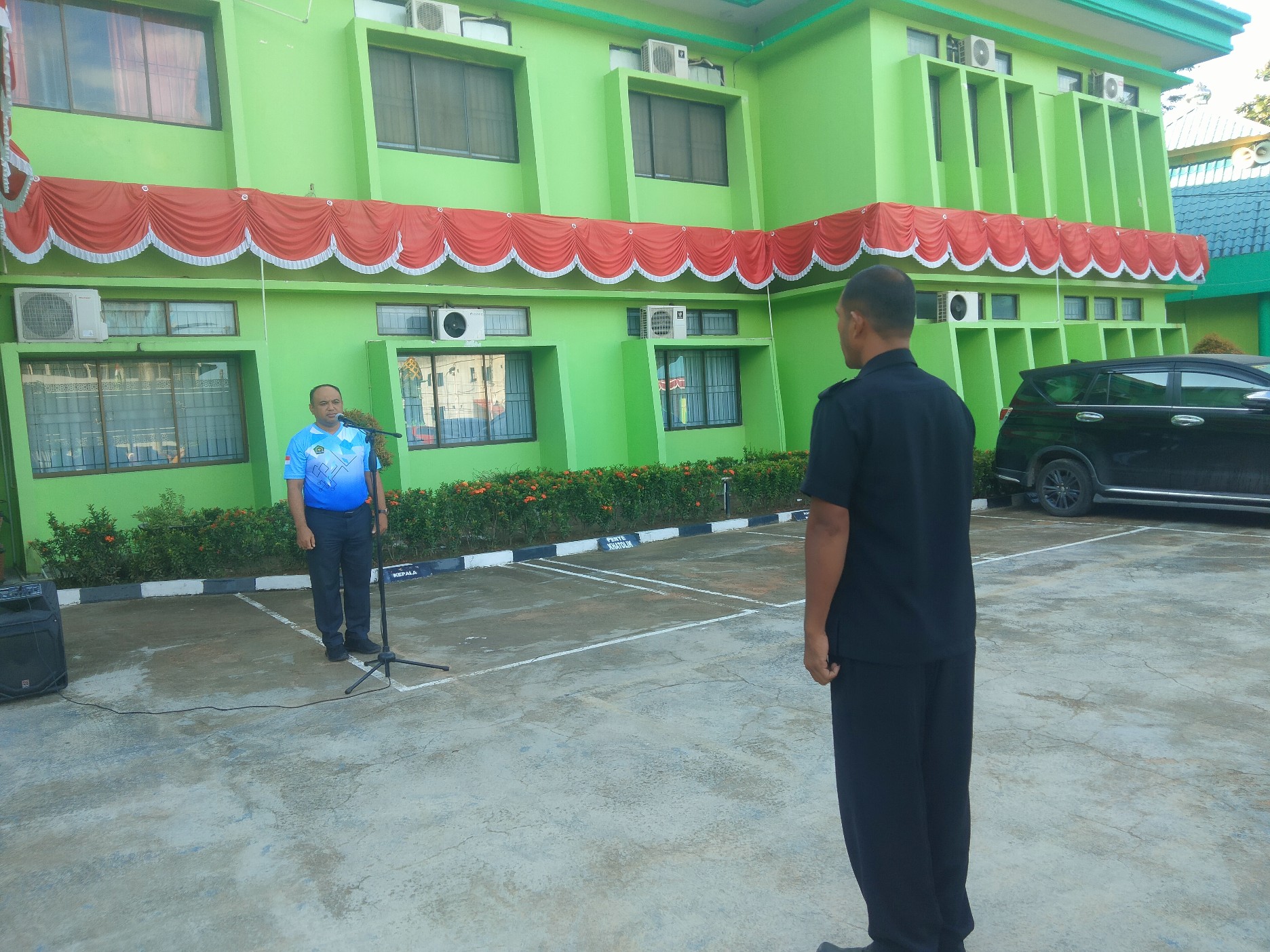 Made Karmawan pimpin apel pagi 